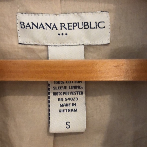 Banana Republic rain coat- trench coat - Picture 2 of 3